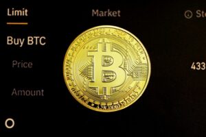 Bitcoin Holds $117,500 On Retail Support While Whales Stay Quiet – Cause For Concern?