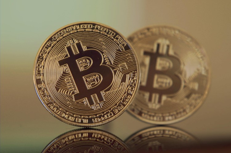 More Pain Ahead? Bitcoin Trendline Breach Sparks Talk Of Corrective Wave In Play