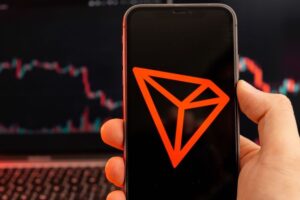 Tron Accumulates TRX, Price Pops As Justin Sun Weighs In