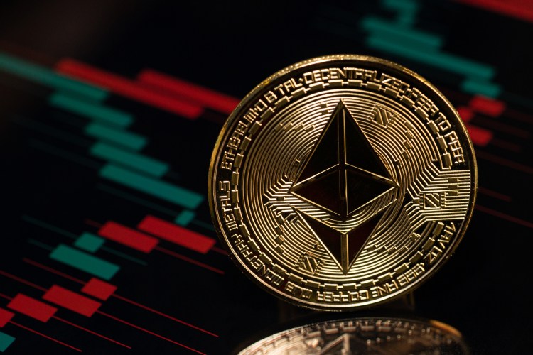 Ethereum Price Under Pressure: Whales, Derivatives Market Exits Signal Waning Appetite